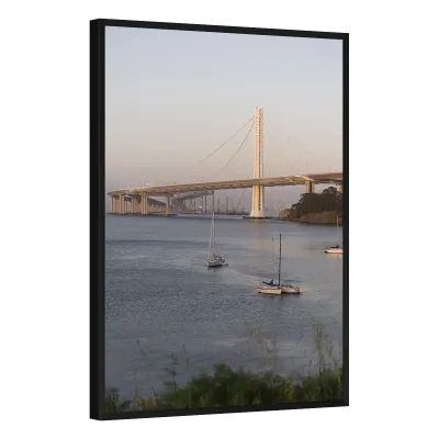 Quadro Decorativo Ponte Dourada sobre Águas Serenas