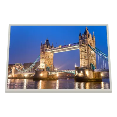 Quadro Decorativo Torre Dourada sobre Águas Azuis